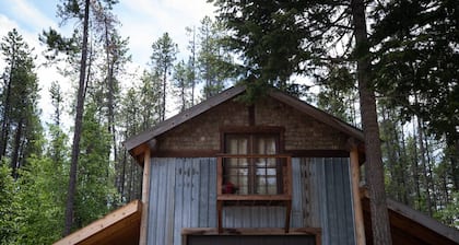 Hiker's Rest: A Relaxing Retreat 5 miles from Glacier National Park