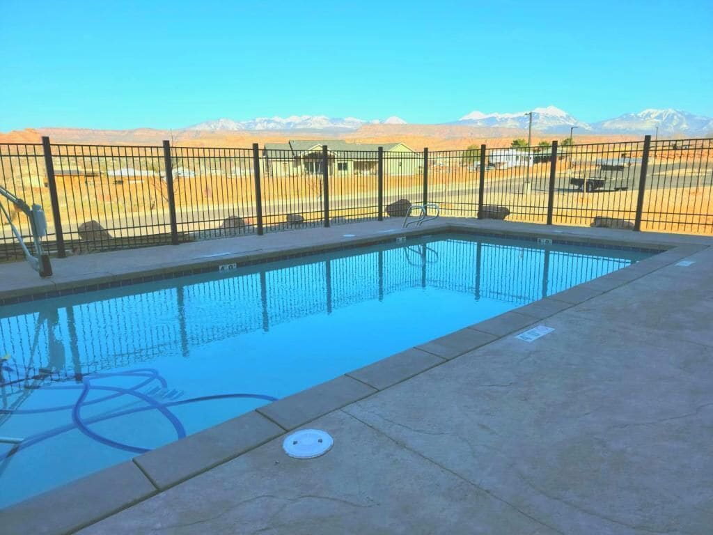 seasonal outdoor pool, open 9:00 am to 10:00 pm, pool loungers