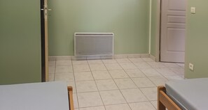 Interior - Town house with large parking area (Ruffec)