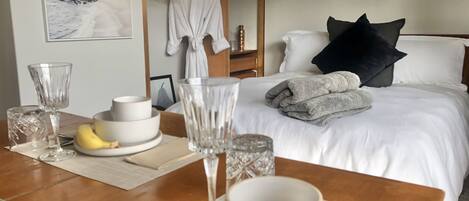 1 chambre, fer et planche à repasser, Wi-Fi gratuit, draps fournis