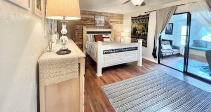 Cozy Family Friendly Lodge, 2 Games Rooms, Hot Tub, EV Charger