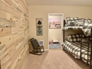 5 bedrooms, desk, free WiFi, bed sheets