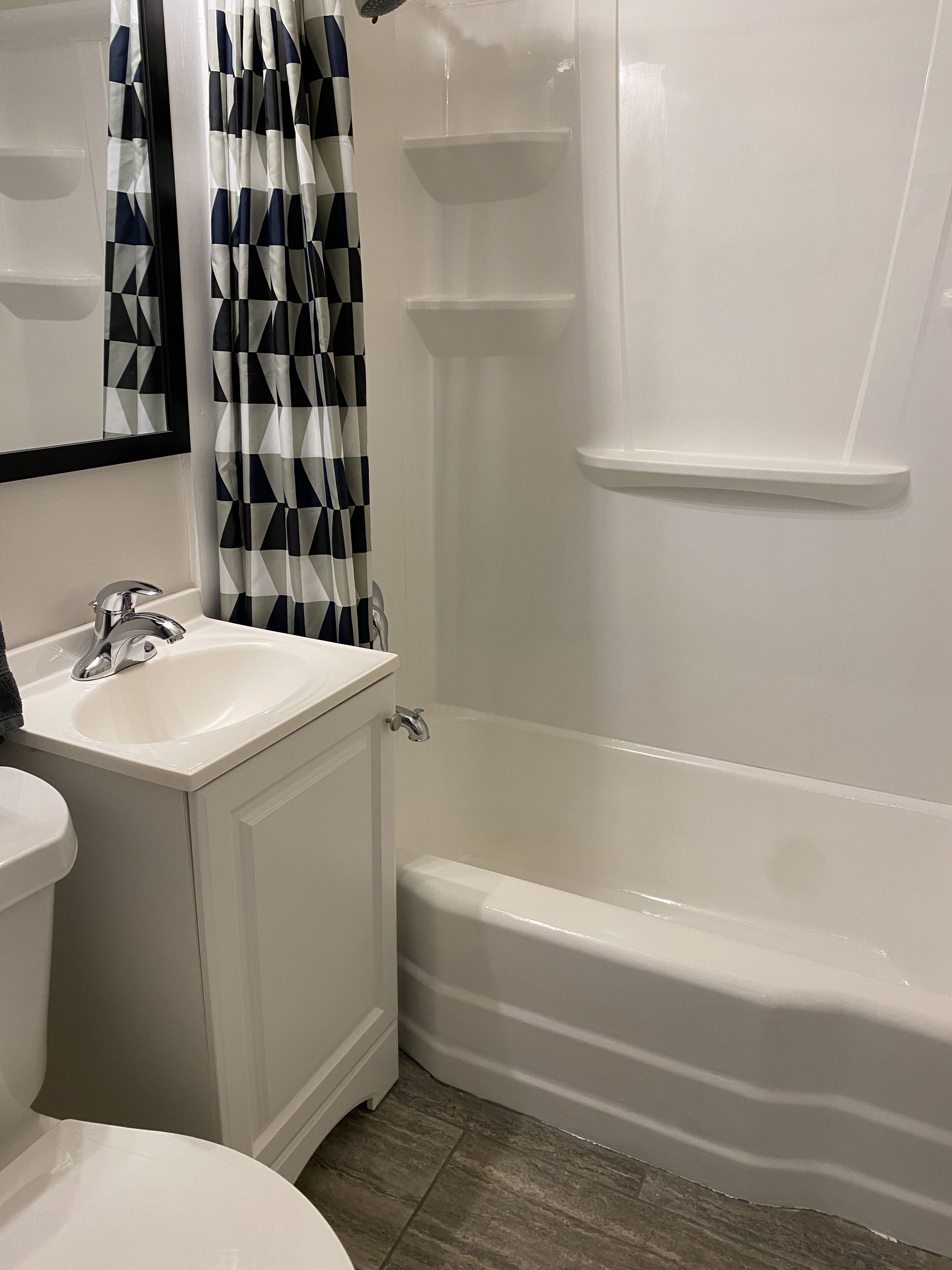 浴槽、ヘアドライヤー、タオル、石鹸