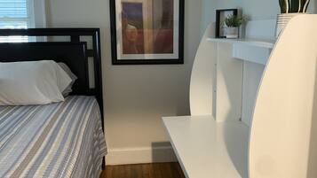 3 bedrooms, desk, iron/ironing board, free WiFi