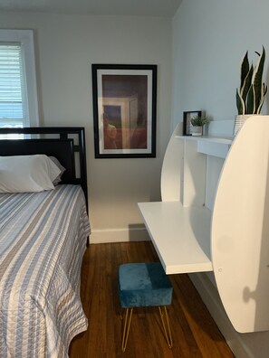 3 bedrooms, desk, iron/ironing board, free WiFi - Clean & Cozy 3BR/1BA - Only 10 mins to Downtown Charleston! (North Charleston)