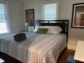 3 habitaciones, escritorio, tabla de planchar con plancha y wifi gratis 