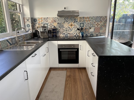 Geladeira, fogão, cooktop, lava-louças