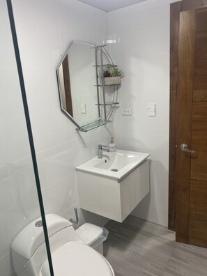 Dusche, Handtücher, Seife, Toilettenpapier