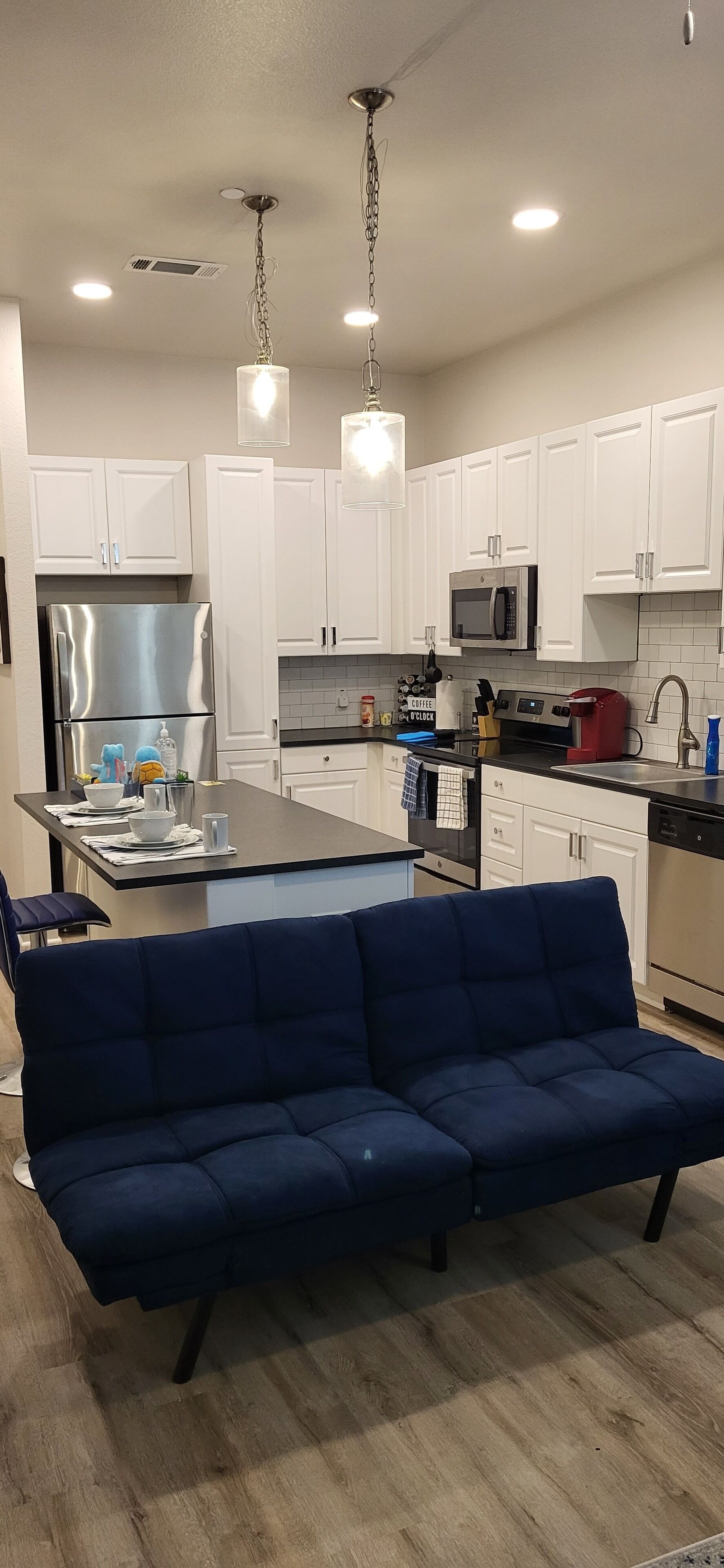 Homey 1 Bedroom Apartment for Short or Long Stays!