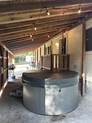 Terrace/patio - Little Woods Outpost | Wifi, AC, Hot tub (Randle)
