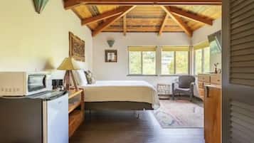 1 bedroom, travel crib, free WiFi, bed sheets