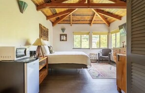 1 bedroom, travel cot, free WiFi, bed sheets