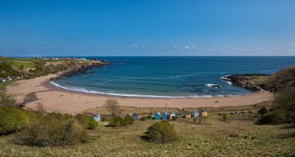 3 THE BAY - A minimalist apartment with sweeping sea views over Coldingham Bay.