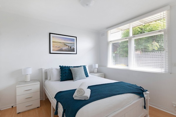 2 habitaciones, escritorio, tabla de planchar con plancha y wifi gratis 