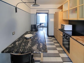 Frigorifero, microonde, forno, lavastoviglie