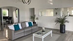 Biệt thự, 3 phòng ngủ | Khu phòng khách