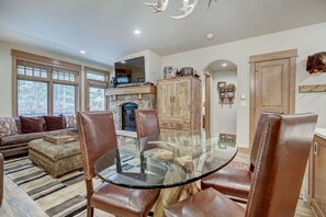 Dining - Luxury 1-Bedroom Ski-In Out Condo with Slopeside Heated Pool, No cleaning Fee 1 Condo by RedAwning (Keystone)