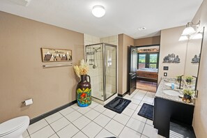 Bathroom - A Bear's Hibernation 1 Bedroom Condo by RedAwning (Pigeon Forge)