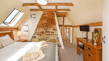 3 bedrooms, iron/ironing board, travel cot, free WiFi