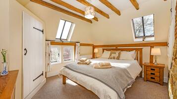 3 bedrooms, iron/ironing board, travel crib, free WiFi