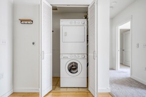 Interior - Sleek Downtown Bellevue 2BR w/ W/D & Storage, near Shops, by Blueground (Seattle)