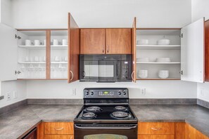 Fridge, microwave, oven, dishwasher - Sleek Downtown Bellevue 2BR w/ W/D & Storage, near Shops, by Blueground (Seattle)