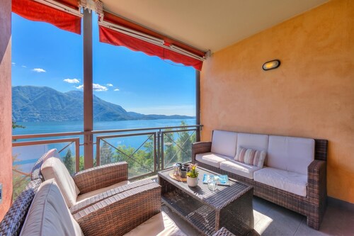 Panorama Lake View Apt + Pool & Beach, Ghiffa, Italy