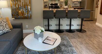 Relaxing 1 Bedroom Suite - 5 minutes from the beach!
