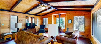 Modern cabin w/beautiful views, private gas grill, W/D, and wood fireplace
