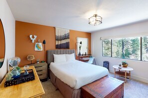 3 slaapkamers, een strijkplank/strijkijzer, internet, beddengoed