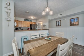 Dining - 1845 - Shades by the Sea, Beautifully appointed Corolla condo with direct beach access! (Corolla)