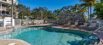 Bonita Paddle B: Ideal Efficiency Near Beach & Shops