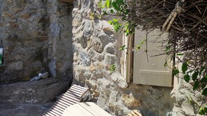 Unclassified image, 3 of 12, button - Pyrgi Artemis place - (Mikonos)