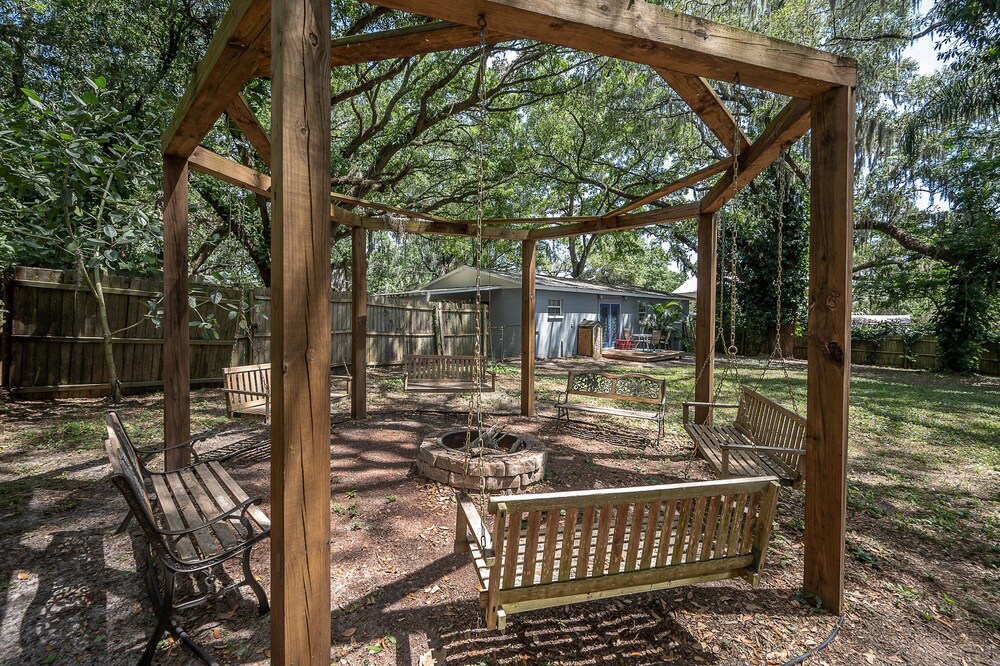 Home with view of the Hillsborough River (pet friendly)
