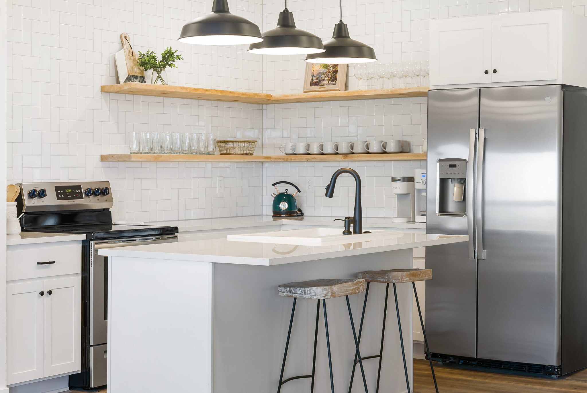 Pool open! Amazing LakeViews+Access! !HotTub!