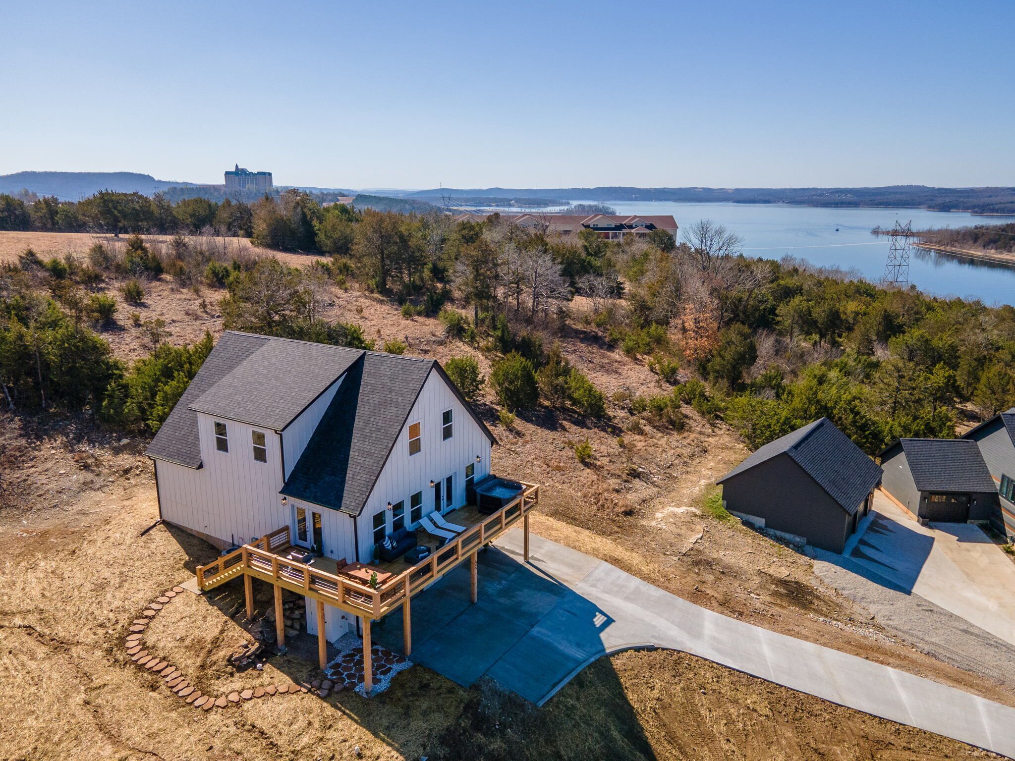Pool open! Amazing LakeViews+Access! !HotTub!