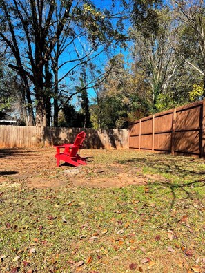 Property grounds - Bring the Dog! Close to Downtown & Airport (Decatur)