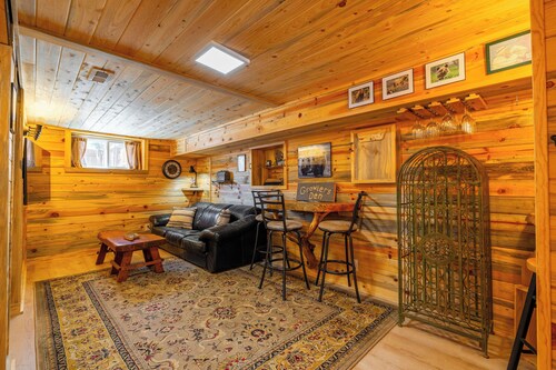 Cody Downtown Retreat- close to Main Street, space for larger groups & central air!