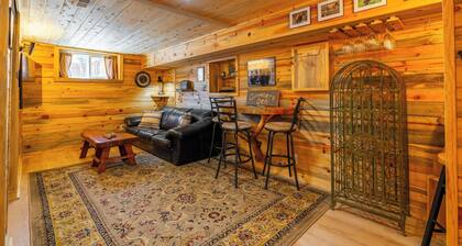 Cody Downtown Retreat- close to Main Street, space for larger groups & central air!