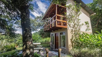 Standard Cabin | In-room safe, individually decorated, individually furnished