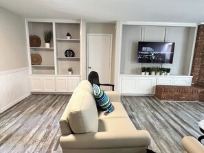 TV, fireplace - Stunning Heated Pool Home in Old Litchfield Park (Litchfield Park)