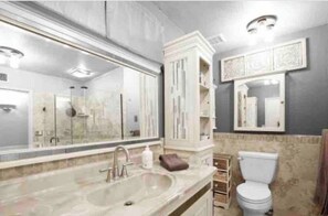 Ensemble douche/baignoire, sèche-cheveux