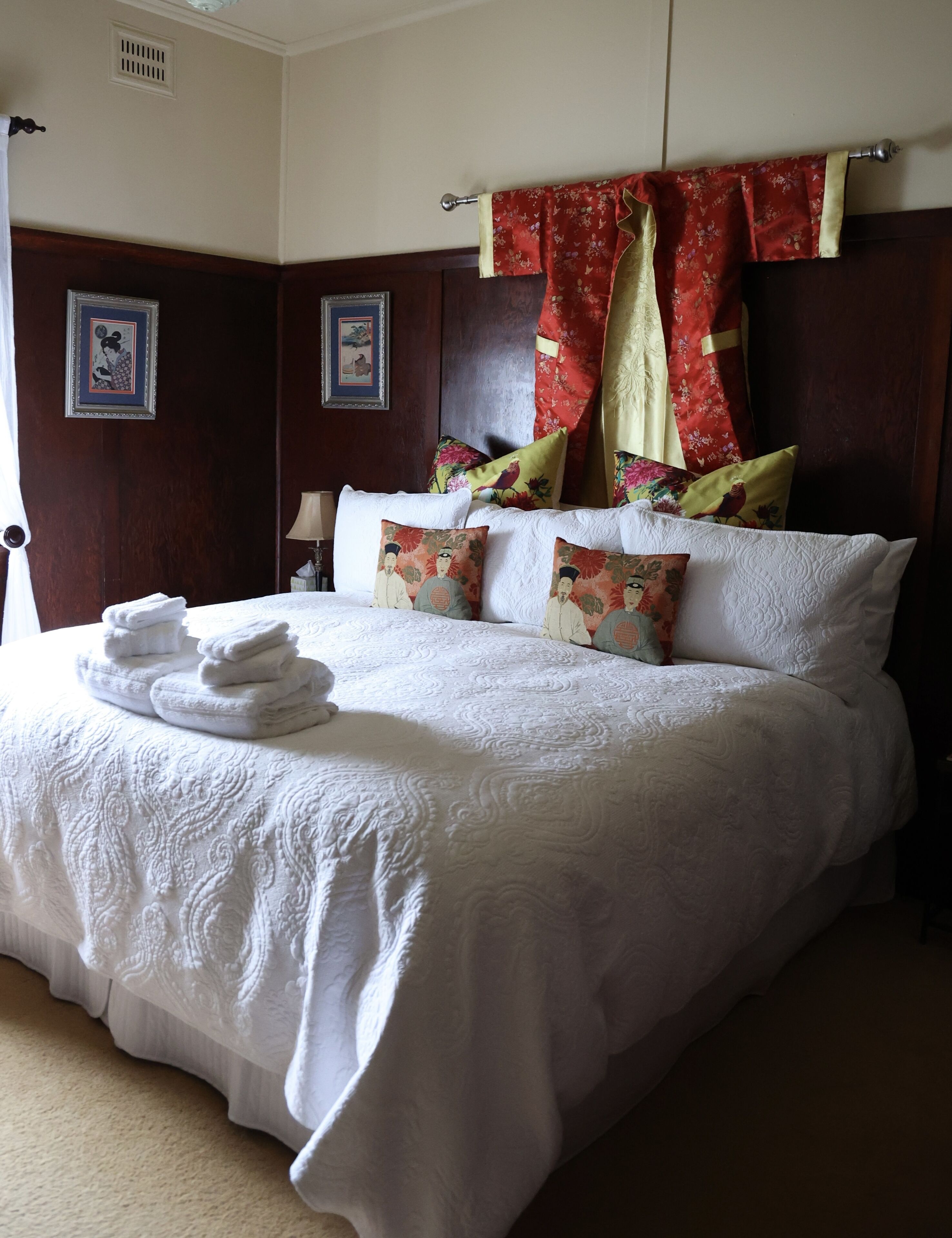 Cosy, elegant 5 bedroom home in beautiful Bundanoon