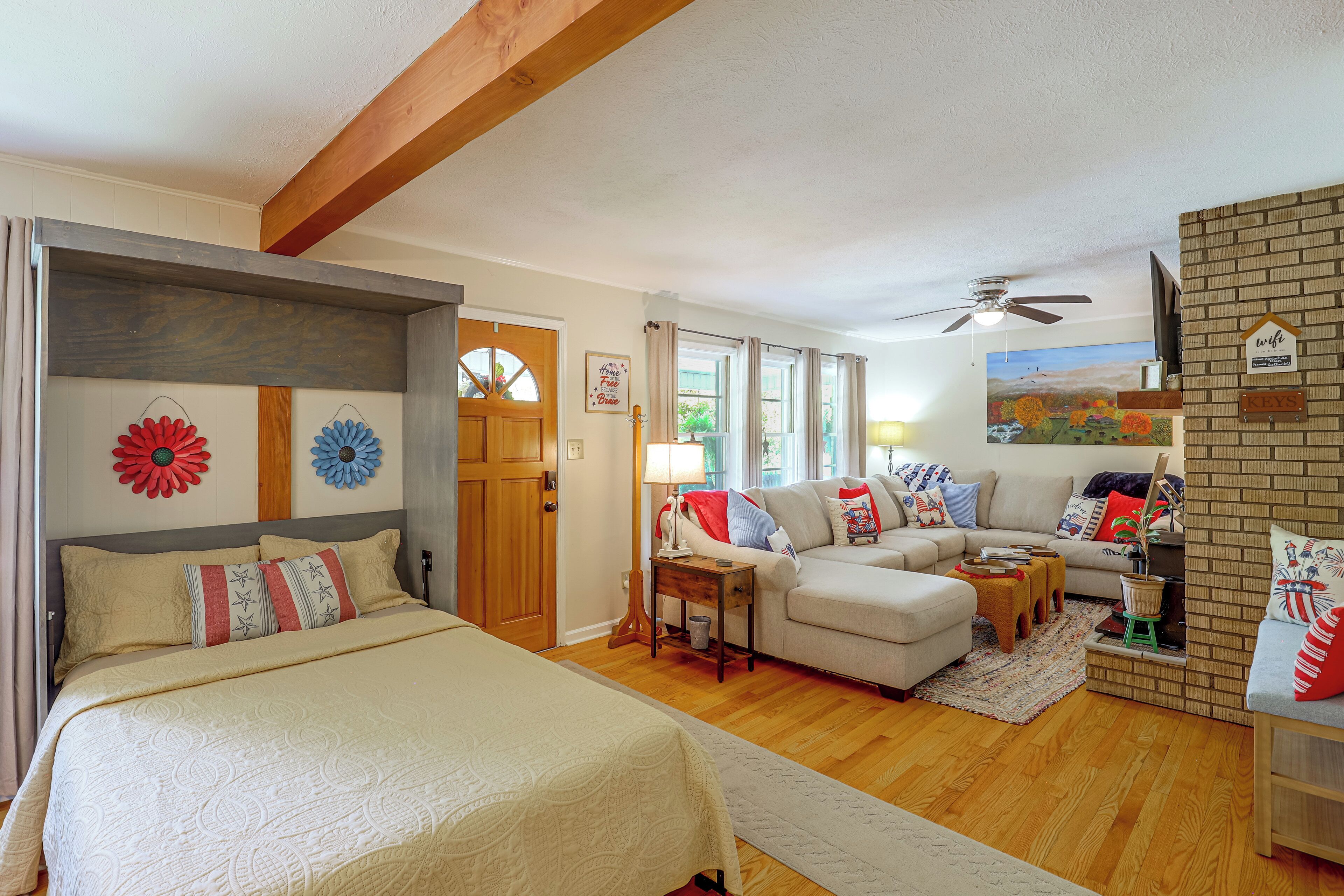 3 bedrooms, iron/ironing board, travel crib, internet