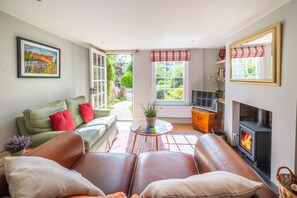Smart TV, fireplace - Adorable cottage with a log burner in heavenly village - Constable Lodge (Colchester)