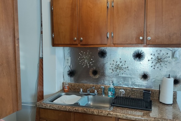 Microwave, oven, stovetop, coffee/tea maker