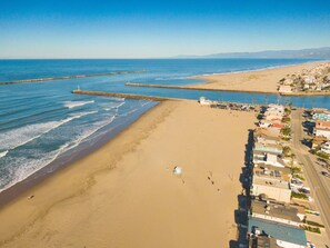 Beach nearby, sun-loungers, beach towels