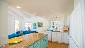 Fridge, microwave, oven, stovetop - MODERN SILVER STRAND BEACH HOUSE STEP2SAND SLEEPS 10 (Oxnard)