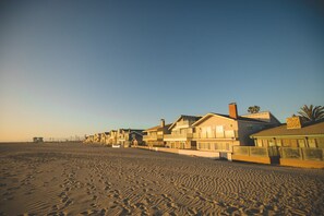 Exterior - MODERN SILVER STRAND BEACH HOUSE STEP2SAND SLEEPS 10 (Oxnard)