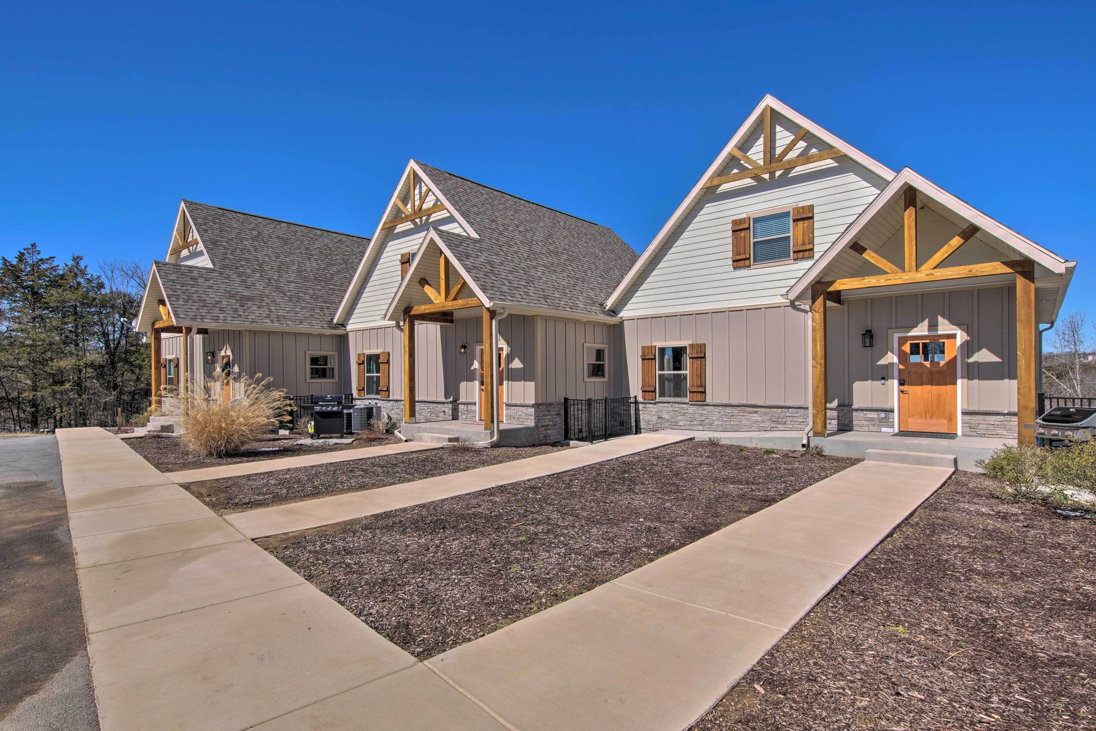 Lampe Retreat w/ Pool Access - Walk to Lake!